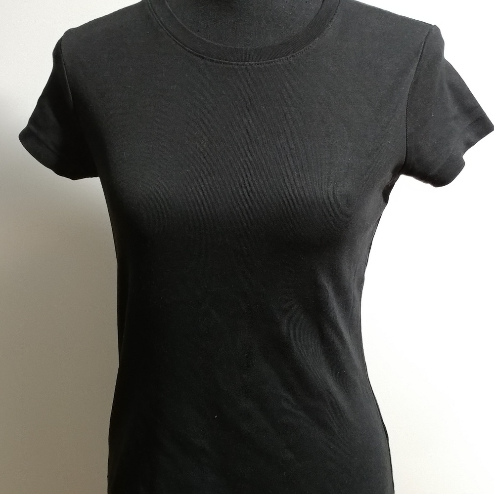 Old Navy black T-shirt